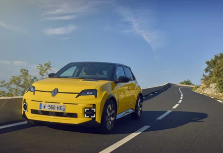 Elektrikli Renault 5 E-Tech 2025 Yılın Otomobili