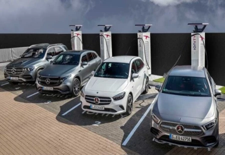 Mercedes Efsane Modellerini Bırakmıyor